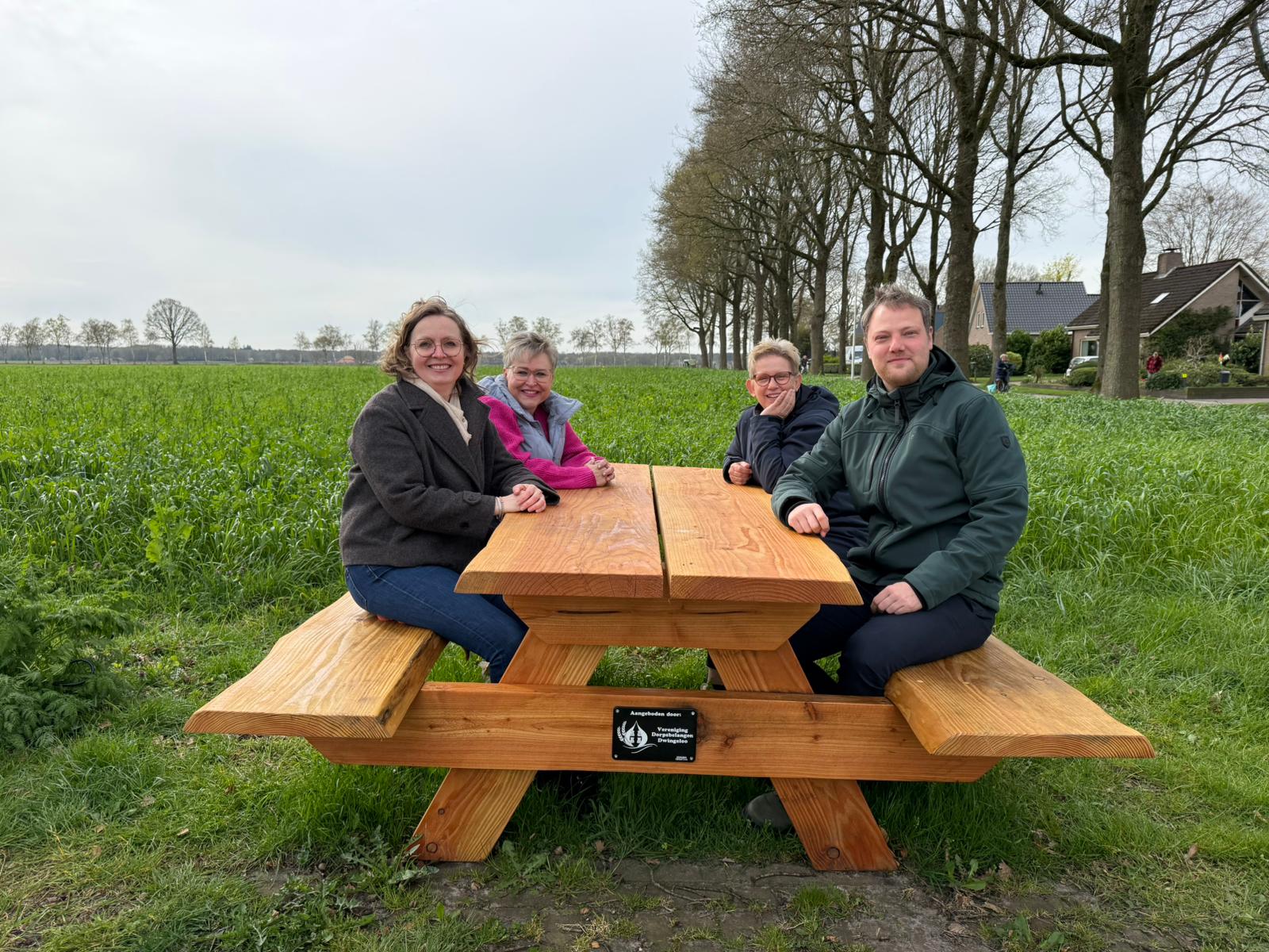 nieuwe bank aan de Lheeweg/Esweg